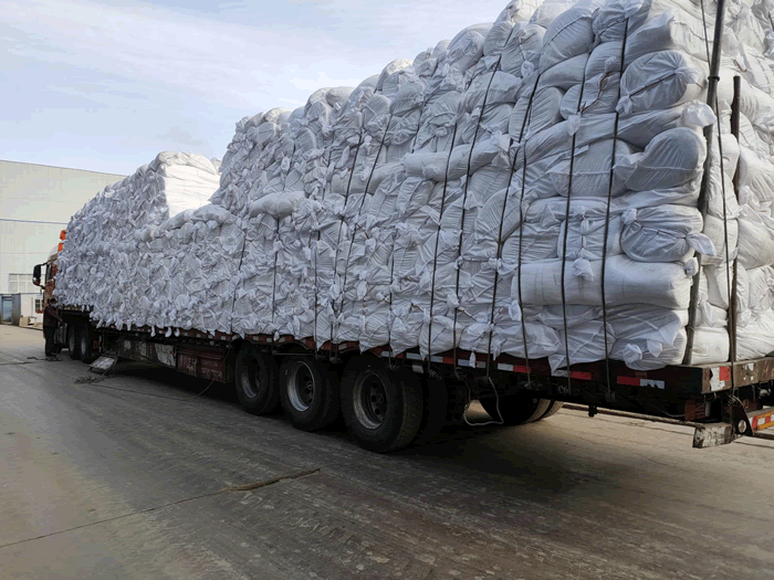 沁陽市恒瑞實業有限公司硅酸鋁保溫棉卸貨